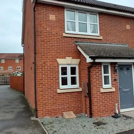 Rent this 2 bed townhouse on Swan Meadow in Warwick, CV34 6HZ
