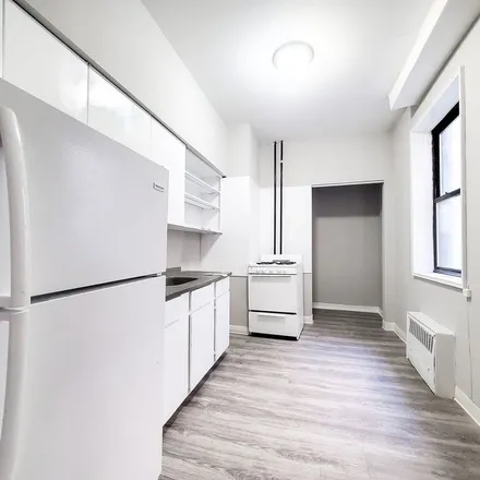 Rent this 3 bed apartment on 314 East 100th Street in New York, NY 10029