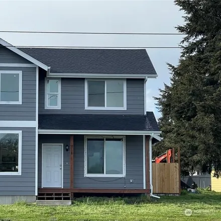 Buy this 3 bed house on 960 West Main Street in Elma, Grays Harbor County