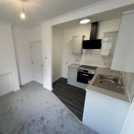 Image 3 - Spinners End Drive, Cradley Heath, B64 5LG, United Kingdom - Apartment for rent