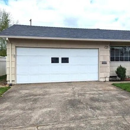 Buy this 2 bed house on 1385 Rainier Road in Woodburn, OR 97071