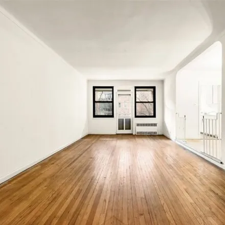 Image 9 - 69-60 108th Street, New York, NY 11375, USA - Apartment for sale