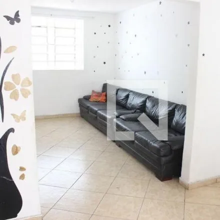 Rent this 3 bed house on Delegacia Sede de São Vicente in Rua Quinze de Novembro, Parque Bitaru