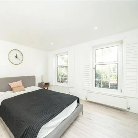 Image 5 - Newstead Way, London, SW19 5HR, United Kingdom - Townhouse for rent