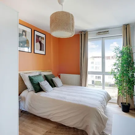 Rent this 1 bed apartment on Gymnase Jacques Ducasse in Boulevard Chastenet de Géry, 94270 Le Kremlin-Bicêtre
