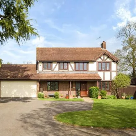 Image 1 - Silver Birches, 18 Winterpit Close, Mannings Heath, RH13 6JY, United Kingdom - House for sale