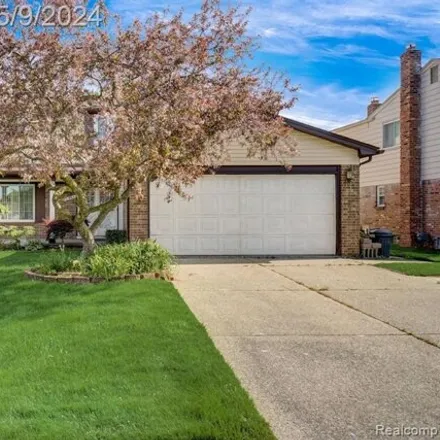 Image 2 - 4624 Lucerne Drive, Sterling Heights, MI 48310, USA - House for sale