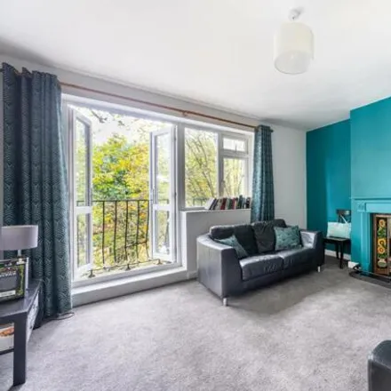 Image 2 - 12 Cambridge Gardens, London, W10 5TY, United Kingdom - Apartment for sale