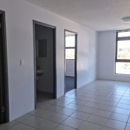 Image 4 - Oak Avenue, Wynberg, Cape Town, 7800, South Africa - Apartment for rent