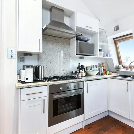 Image 3 - 17 Pembridge Place, London, W11 2SU, United Kingdom - Apartment for rent