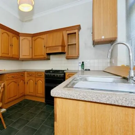 Image 3 - 102 London Road, Newcastle-under-Lyme, ST5 1NB, United Kingdom - Townhouse for sale