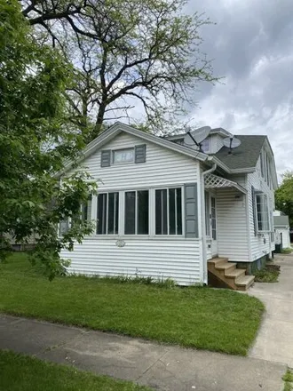 Buy this 4 bed house on 1316 West Main Street in Ottawa, IL 61350