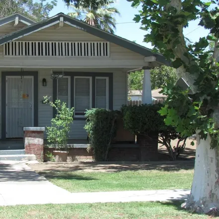 Buy this 2 bed house on 927 East Michigan Avenue in Fresno, CA 93704