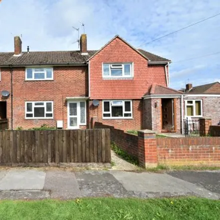 Rent this 2 bed townhouse on Bondfields Crescent in Havant, PO9 5ER