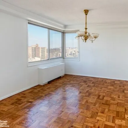 Image 6 - The Whitehall, Henry Hudson Parkway West, New York, NY 10471, USA - Apartment for sale