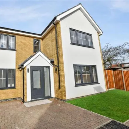 Buy this 5 bed house on Fairway in Upton, London