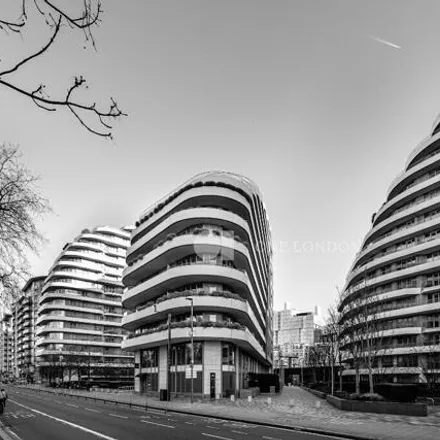 Image 9 - The Cascades, Sopwith Way, London, SW11 8NS, United Kingdom - Apartment for rent