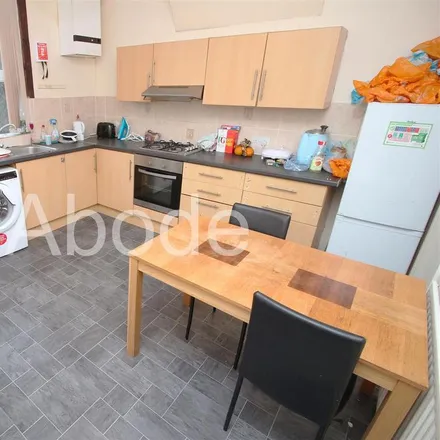 Image 3 - Back Welton Mount, Leeds, LS6 1ET, United Kingdom - House for rent