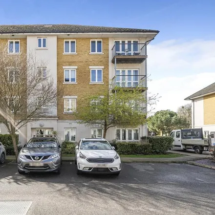 Rent this 2 bed apartment on Park Lodge Avenue in London, UB7 9AB