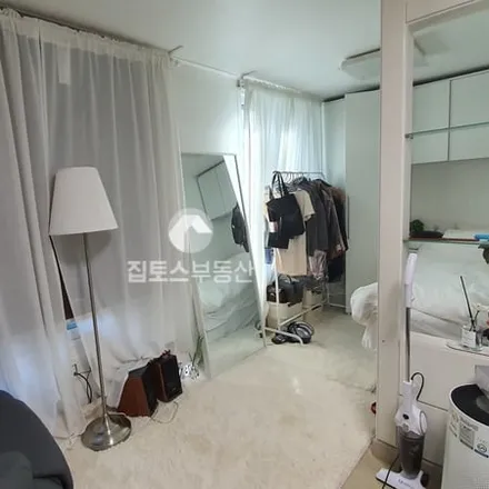 Rent this studio apartment on 서울특별시 강남구 논현동 113-24
