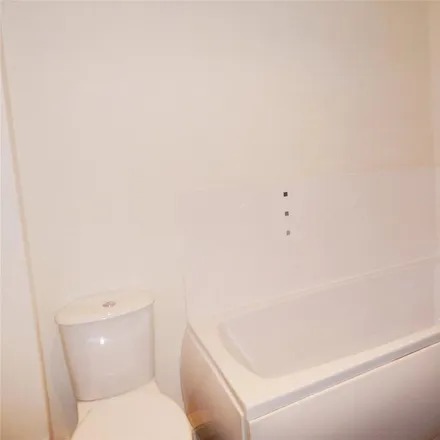 Image 5 - Oxley Road, Huddersfield, HD2 1NT, United Kingdom - Apartment for rent