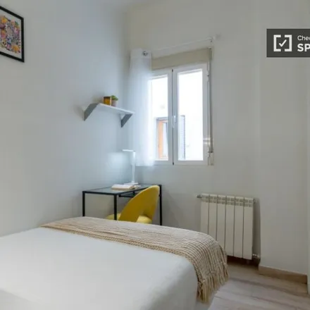 Rent this 7 bed room on Calle Fernando Díaz de Mendoza in 11, 28019 Madrid