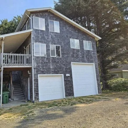 Buy this 3 bed house on 455 Coolidge Ln in Yachats, Oregon