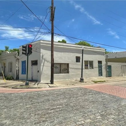 Buy this studio house on 1660 Annunciation Street in New Orleans, LA 70130
