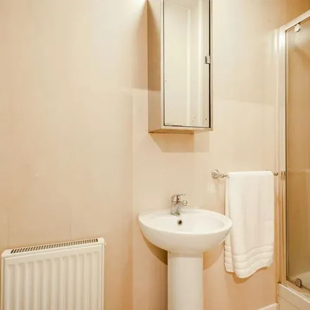 Rent this 1 bed apartment on 7 Brookfield Road in Leeds, LS6 4EJ