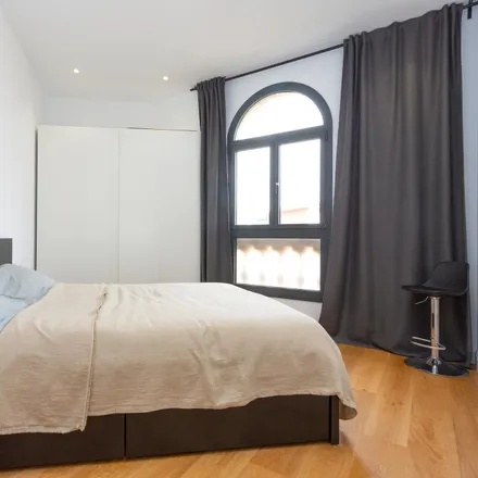 Rent this 2 bed apartment on Panaderia Kekú in Carrer de la Indústria, 136