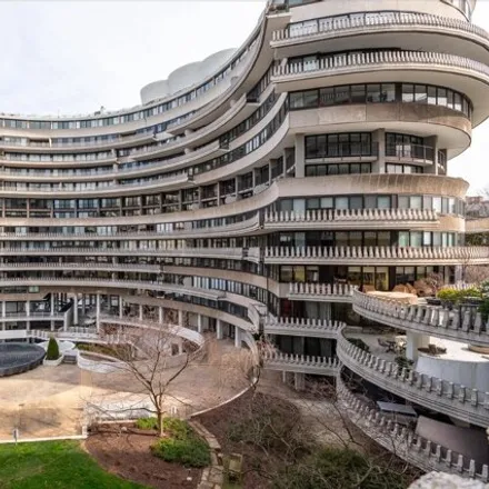 Image 2 - Watergate Complex, Potomac Freeway, Washington, DC 20566, USA - Condo for sale