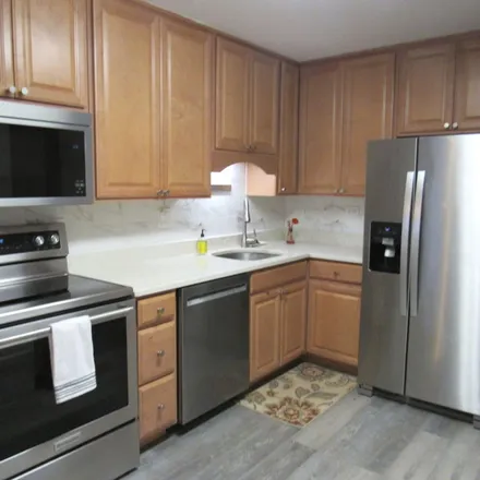 Image 3 - 701 East Shady Way, Arlington Heights, IL 60005, USA - Apartment for rent