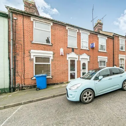 Rent this 3 bed townhouse on Seymour Road in Ipswich, IP2 8EH