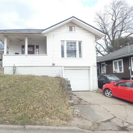Buy this 2 bed house on 1305 Chestnut Street in Cambridge, OH 43725