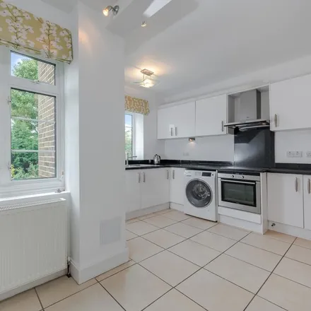 Image 3 - Chester Close, Chester Avenue, London, TW10 6NR, United Kingdom - Apartment for rent