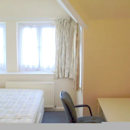 Image 3 - Alexandra Road, Finchley Lane, London, NW4 1BN, United Kingdom - Apartment for rent