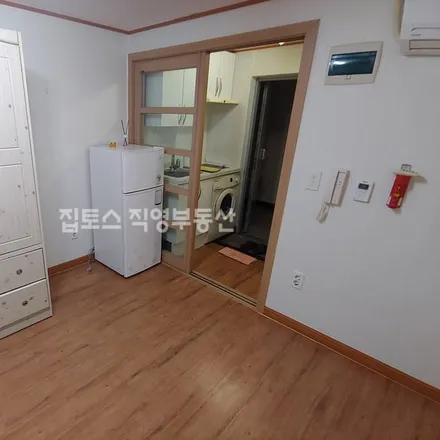 Rent this studio apartment on 서울특별시 관악구 신림동 251-79