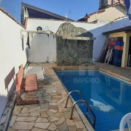 Buy this 3 bed house on Rua Francisco Glicério in Centro, Jaú - SP