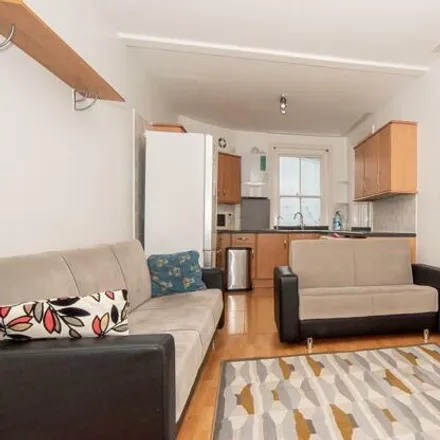 Image 3 - Masefield Court, Poet's Road, London, N5 2SB, United Kingdom - House for rent