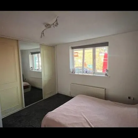 Image 6 - Ash Road, Stonecot, London, SM3 9HH, United Kingdom - Apartment for rent