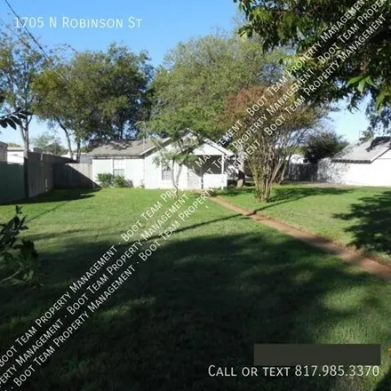 Rent this 3 bed house on Jeff England RV Sales in 1726 North Main Street, Cleburne