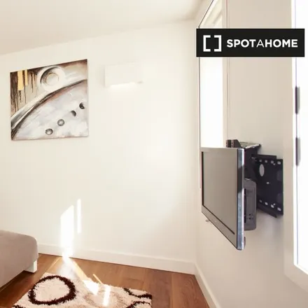Rent this studio apartment on Platforms 14;15 in Bishopsgate, London