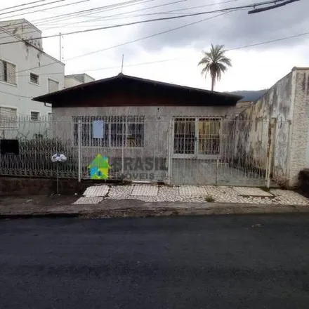 Buy this 3 bed house on Rua Aldani Guimarães in Região Urbana Homogênea XV, Poços de Caldas - MG