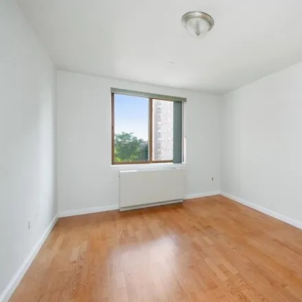 Image 7 - 3800 Blackstone Avenue, New York, NY 10463, USA - Condo for sale