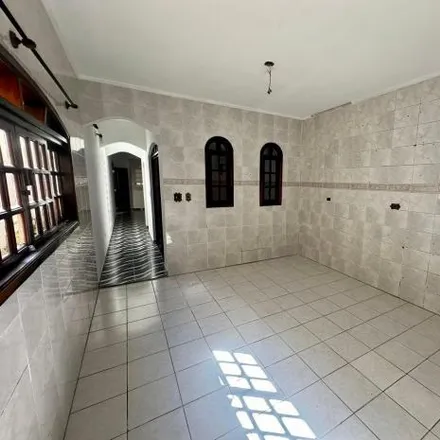 Rent this 3 bed house on Rua Peçanha in Jardim Horizonte, Cotia - SP