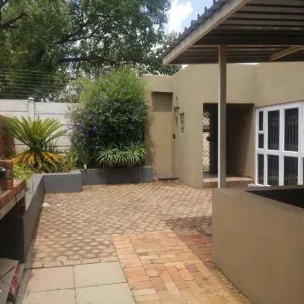 Image 3 - 2nd Avenue, Johannesburg Ward 70, Roodepoort, 2709, South Africa - Apartment for rent