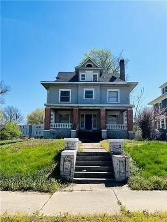 Buy this studio house on Benton Boulevard in Kansas City, MO 64128