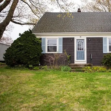Rent this 3 bed house on 9 Overhill Road in Warren, RI 02885