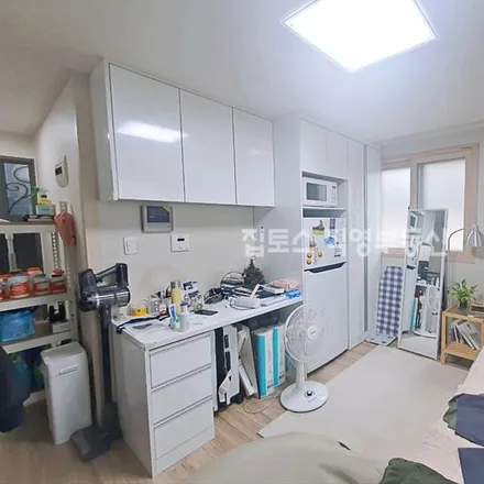 Rent this studio apartment on 서울특별시 관악구 봉천동 1526-34