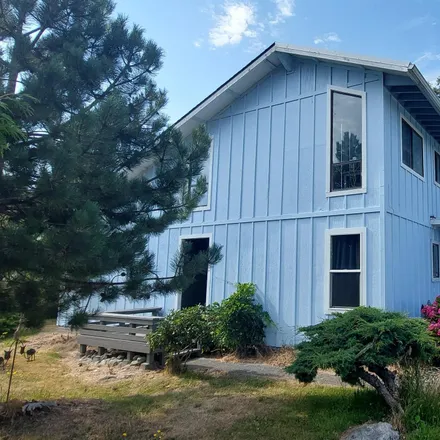 Buy this 3 bed house on 1100 Pacific Avenue in Crescent City, CA 95531